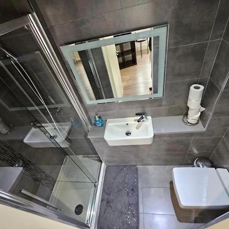 Luxury Double Room With Private Bathroom เอดินบะระ ภายนอก รูปภาพ