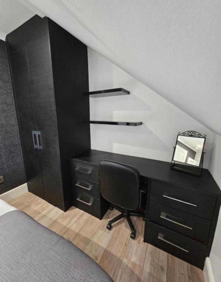 Luxury Double Room With Private Bathroom เอดินบะระ ภายนอก รูปภาพ