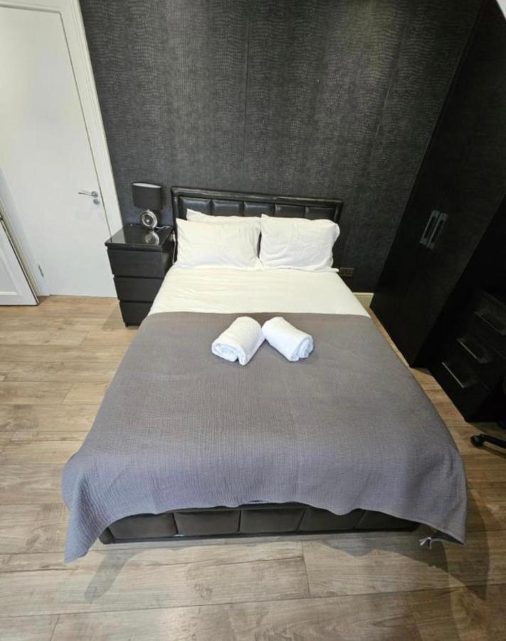 Luxury Double Room With Private Bathroom เอดินบะระ ภายนอก รูปภาพ